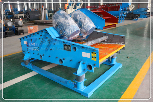 玉溪高頻振動(dòng)篩現(xiàn)場(chǎng)工作圖