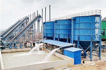 洛陽隆中重工振動篩設(shè)備--制砂現(xiàn)場